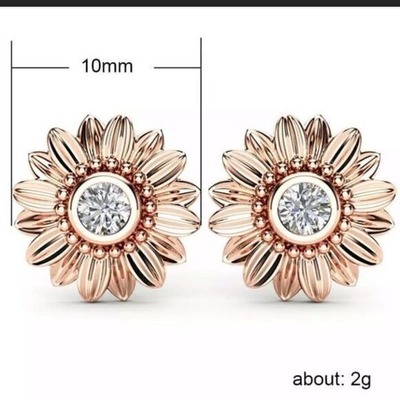 The Dainty Daisy gold and crystal flower stud earrings - Picture 2 of 4